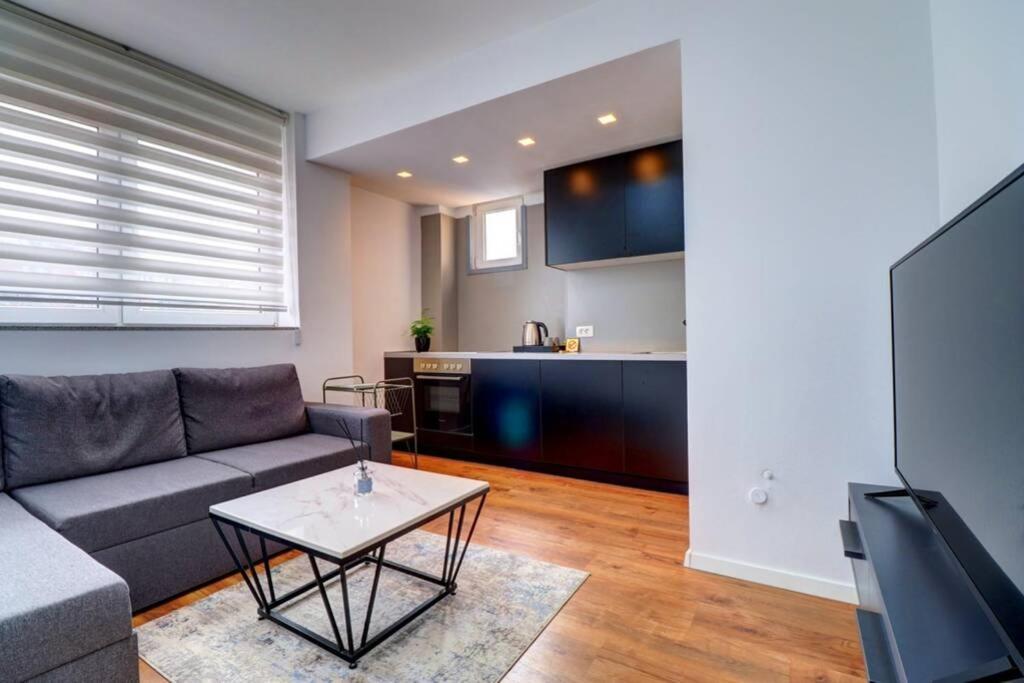 Town Square Apartment 普里什蒂纳 外观 照片
