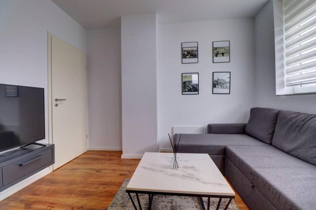 Town Square Apartment 普里什蒂纳 外观 照片